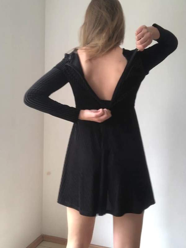 Blonde Mutter zeigt ihre großen Titten und Strippen