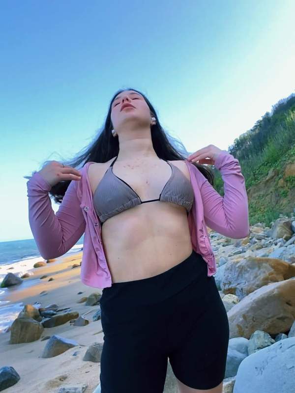 Meine sexy Muschi beim Schwimmen - Teeny
