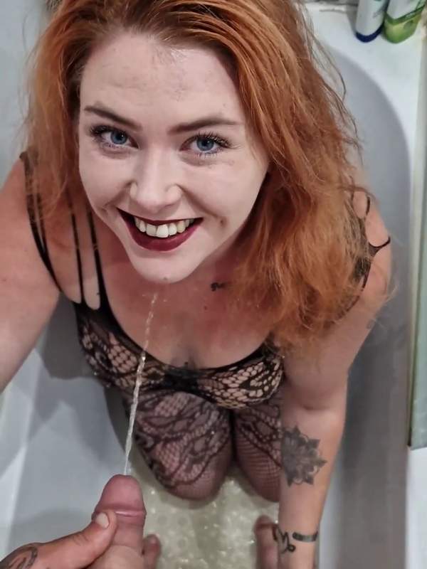 Mutter trinkt Urin und lutscht mich