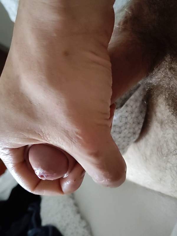 Amateur masturbates and finishes with facial