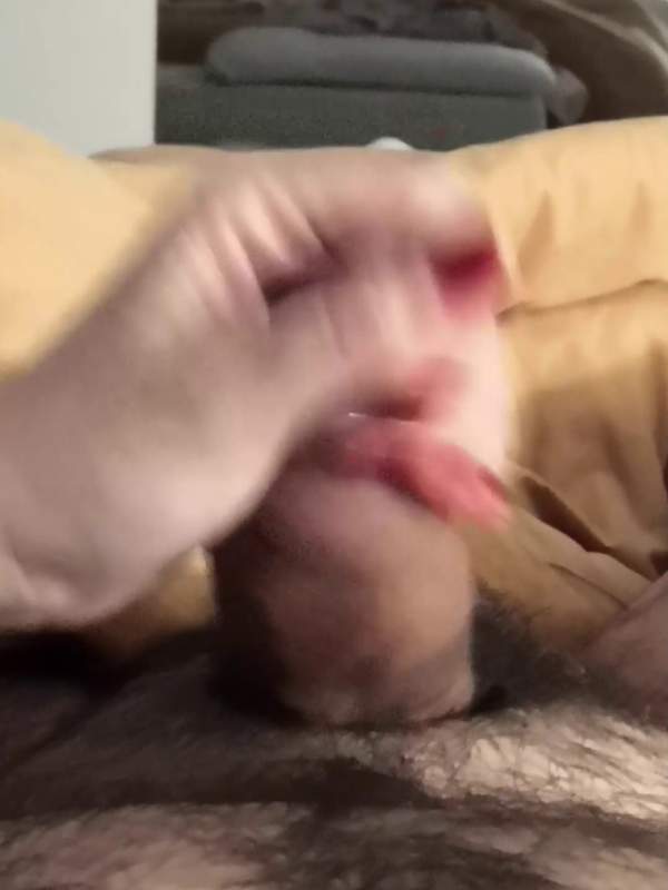 Amateurin bekommt Handjob mit großem Schwanz