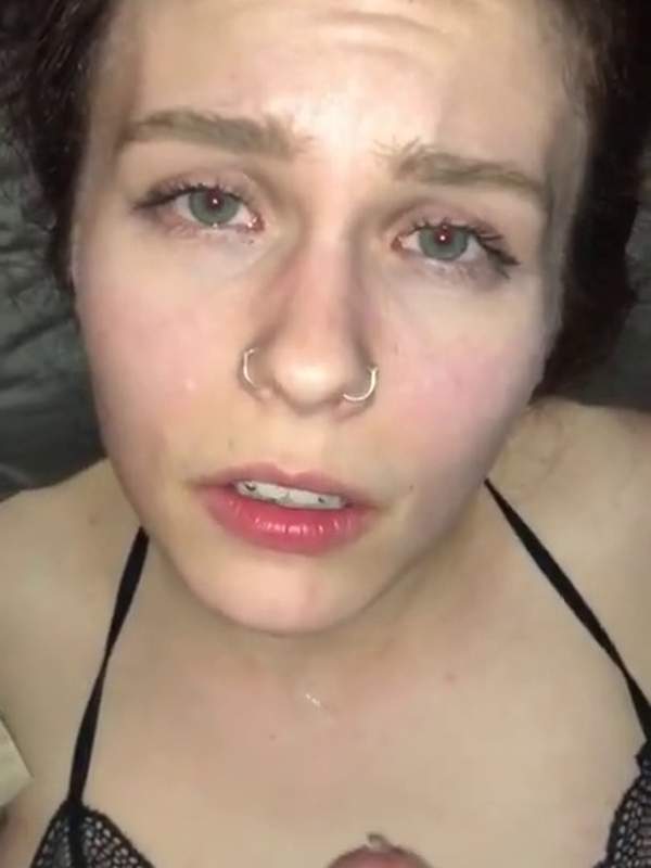 Amateur zeigt hartes Cock und facial