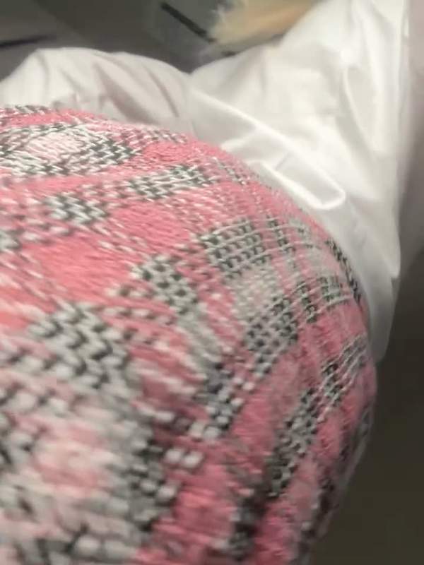 Blonde Amateurin macht Yoga und wird gefickt