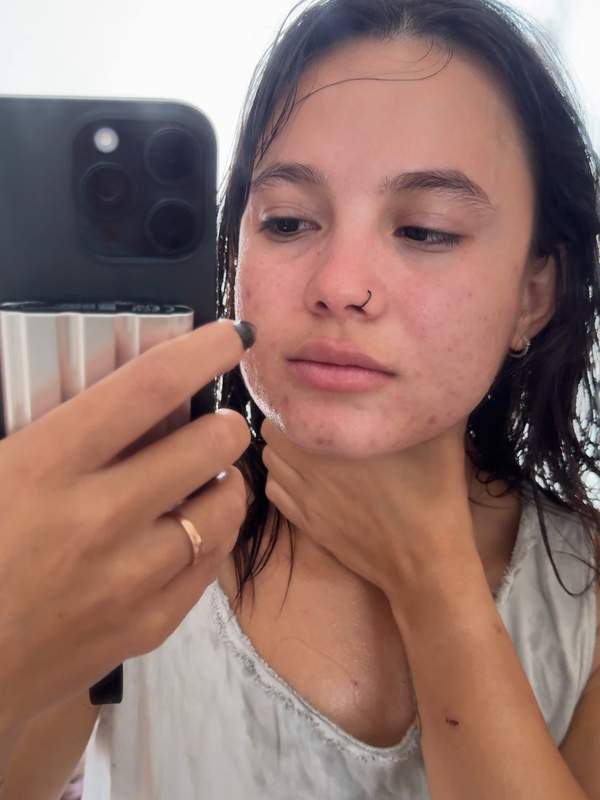 BrĂŒnette erstickt sich beim Breathplay