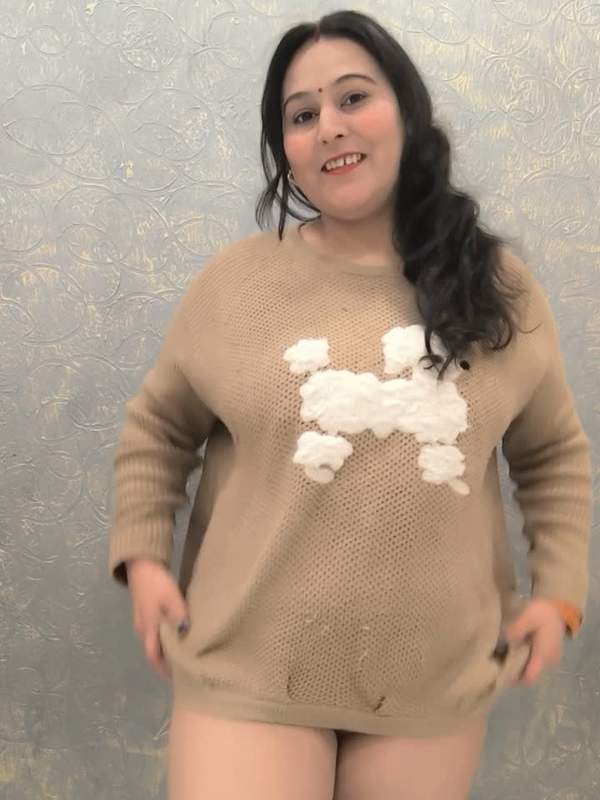Babydoll mit dicken Titten und einer großen Muschi