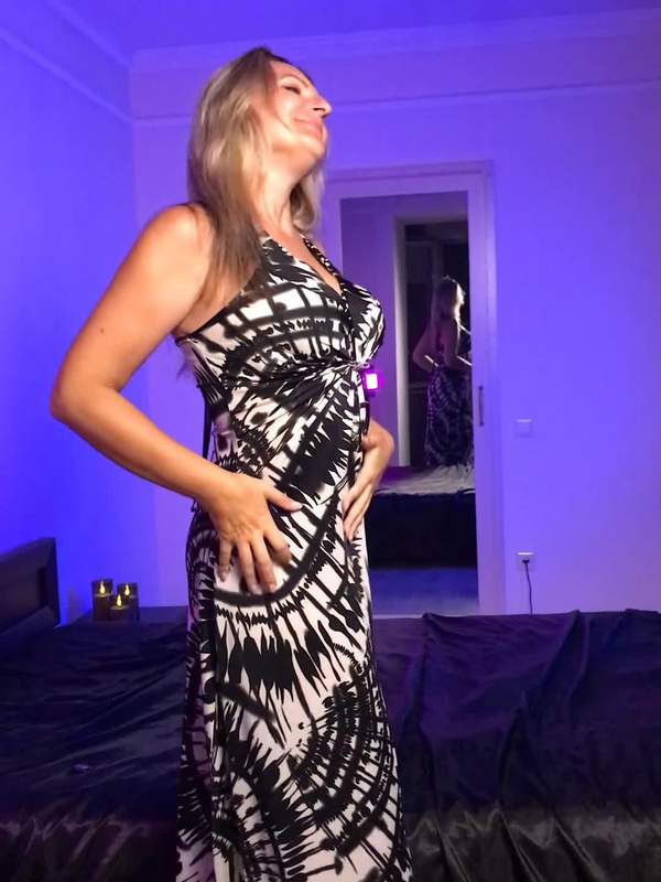 Tanze als blonde Stiefmutter für dich