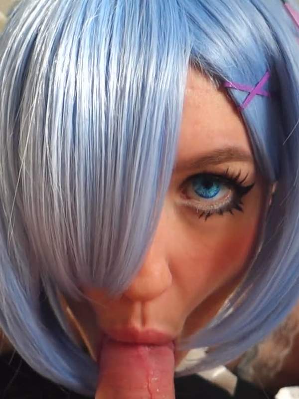 Cosplay Maid lutscht ihren Besitzer