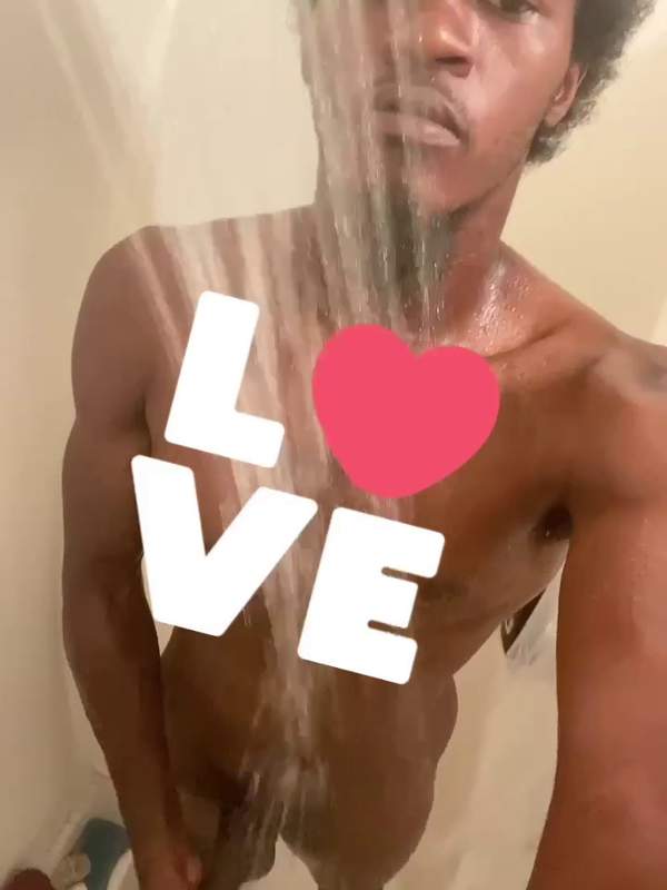 Großer schwarzer Schwanz in der Dusche