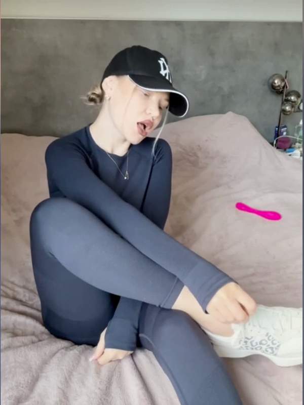 Sie will sehen wie man richtig masturbiert