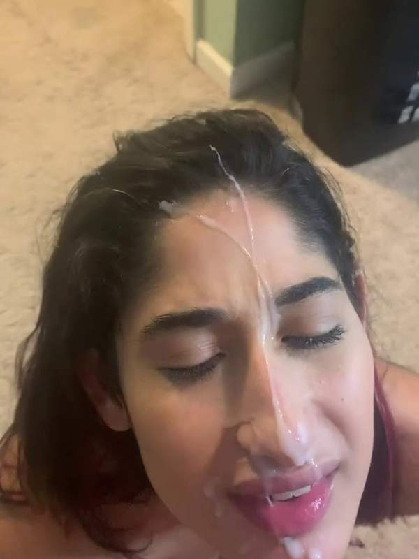 Arabisch Frau wird im Wohnzimmer gefickt und bekommt Gesicht