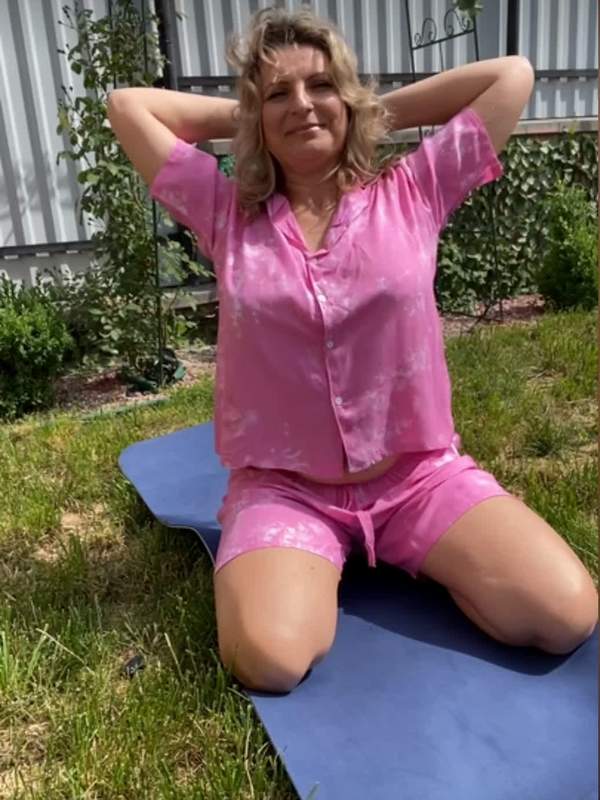 Asiatische Mutter lutscht BBC und schiebt Arschloch