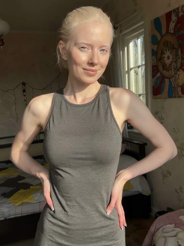 Blonde Frau wird draußen von hinten gefickt
