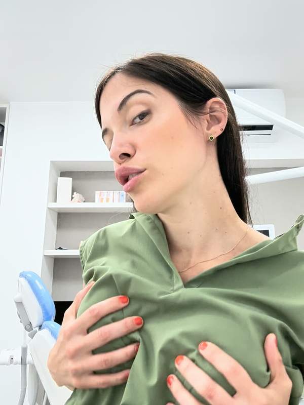 Mutter zeigt ihre Hörner und hilft beim Sex