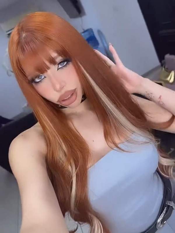 Niedliche Rotkopfinnlerin zeigt Solo-Onlyfans-Inhalte