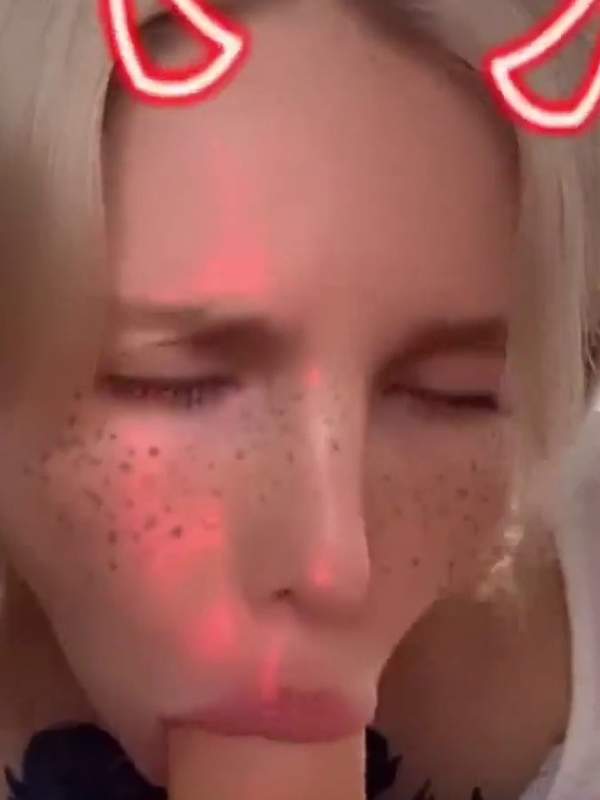 Blonde Amateurliebe lutscht tief nach Spaziergang