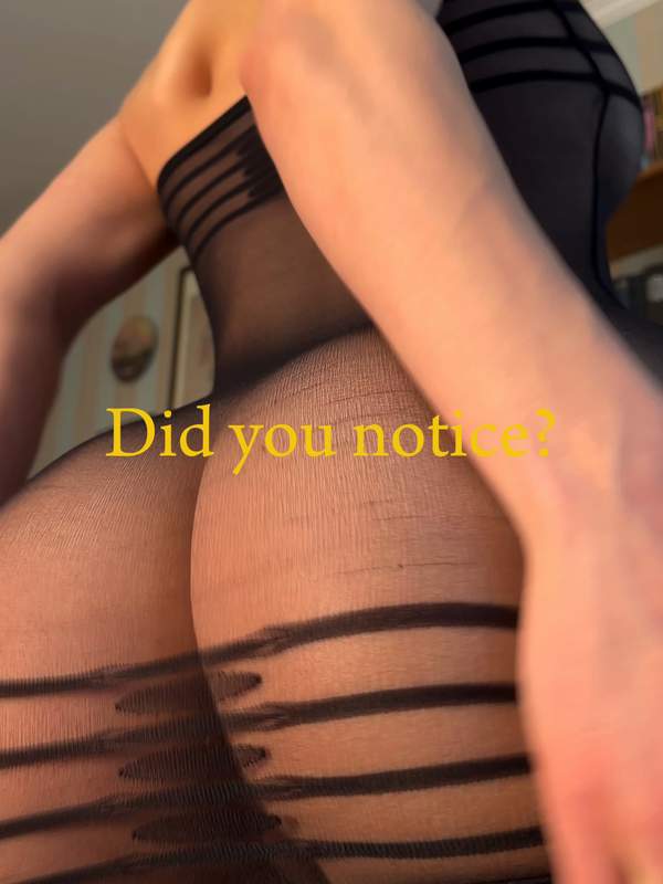 Hast du es bemerkt - Sexy Brünette mit großem Arsch