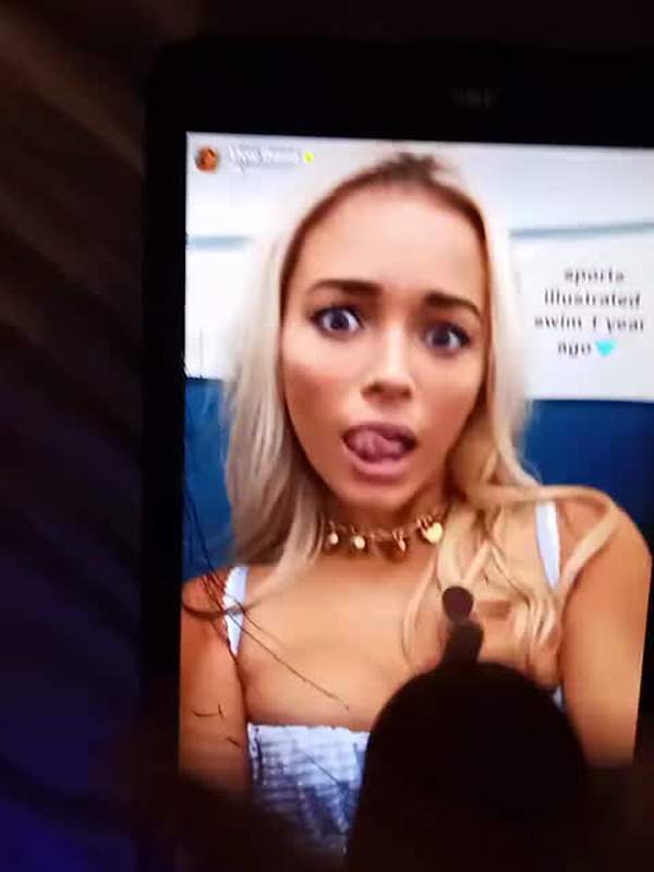 Livvy Dunne wäscht sich mit Sperma