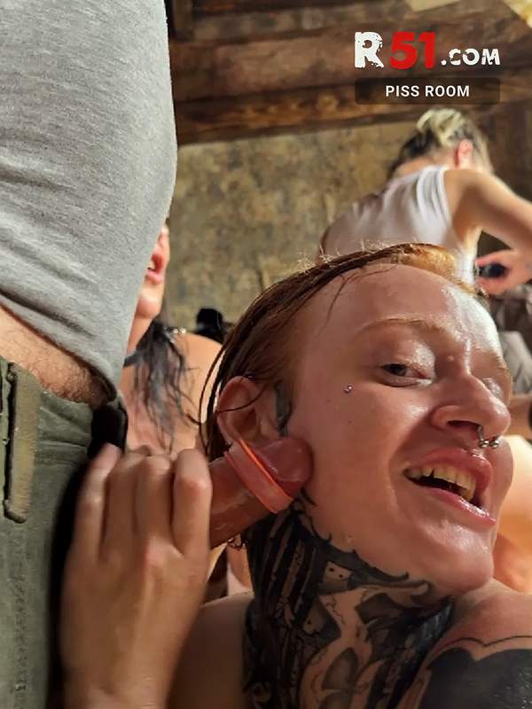 Redhead mit Maske lässt sich von Amateuren in die Augen ficken
