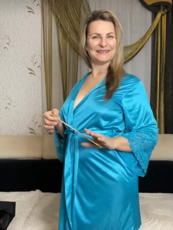 Veronika Růžičková zeigt Anal und Dildo