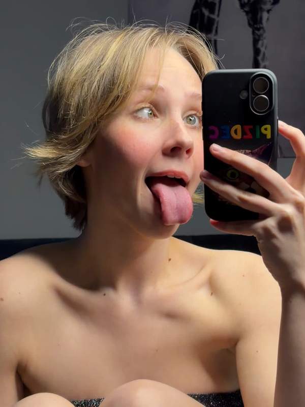Ahegao - ein hübsches Gesicht mit großen Augen