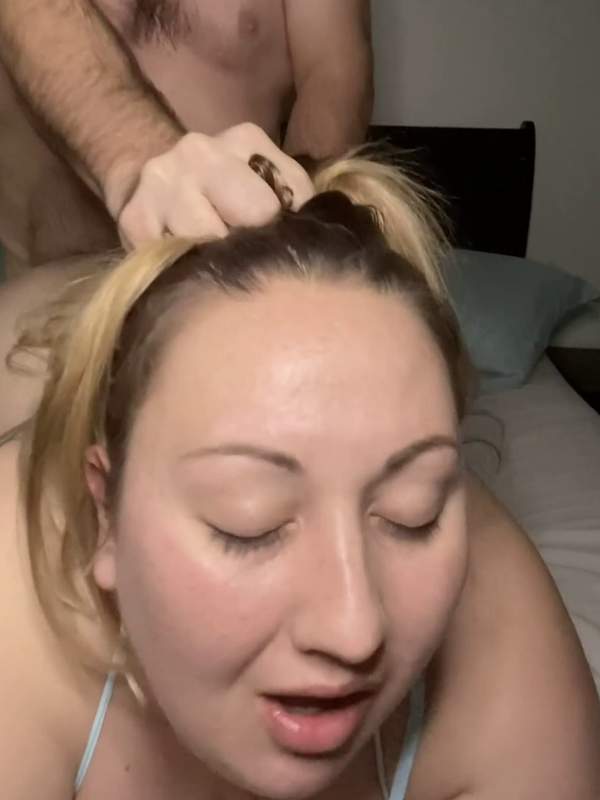 Mollige Freundin fickt Amateur im Arsch