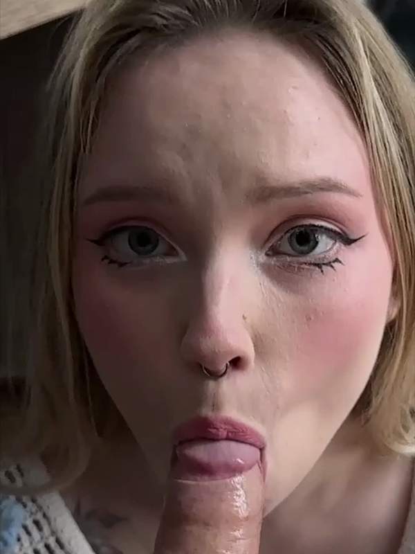 Ich lutsche ihr Gesicht tief