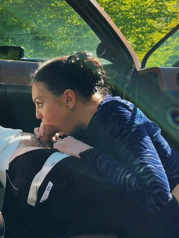 Erstes Mal Sex in der Auto