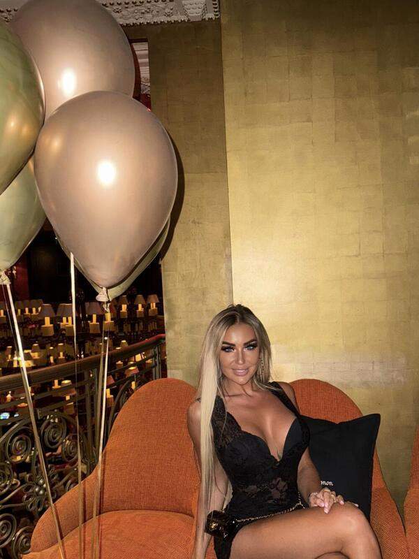 Sexy Blondine mit dicken Titten - Solo mit dem Schwanz