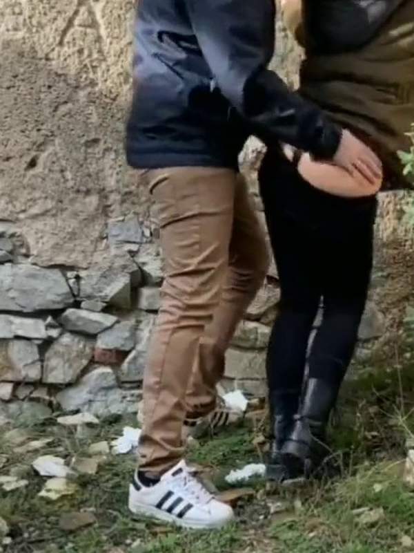 Amateur fickt Frau an der Wand