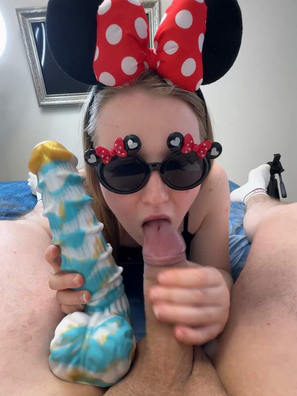 Ich zeige ihr Dildo in meinem Kostüm