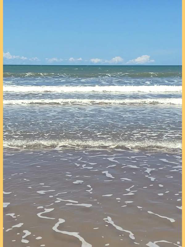 Heiße Stiefmutter zeigt sich nackt am Strand