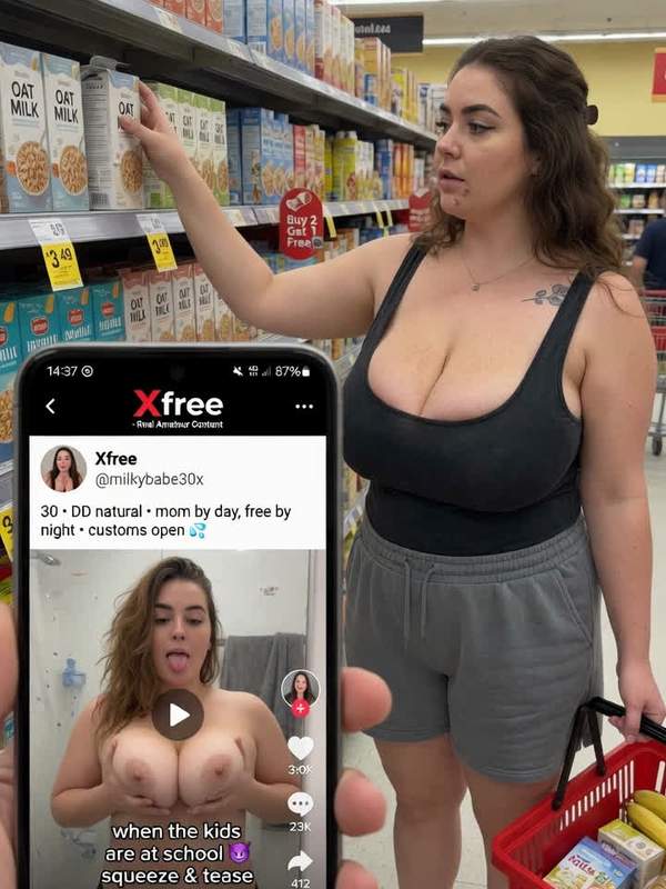 Brünette mit großen Titten zeigt sich im Supermarkt