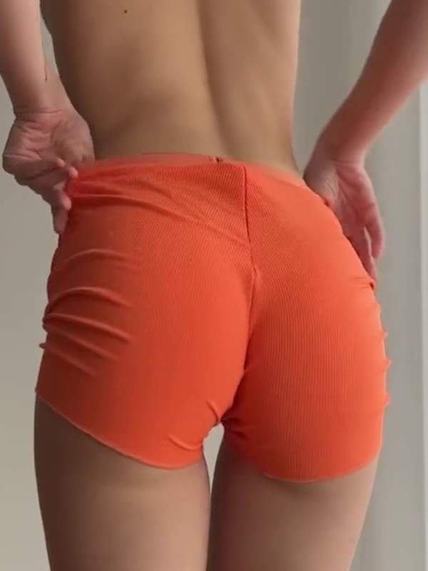 Solo Amateur zeigt Großarsch in Yoga