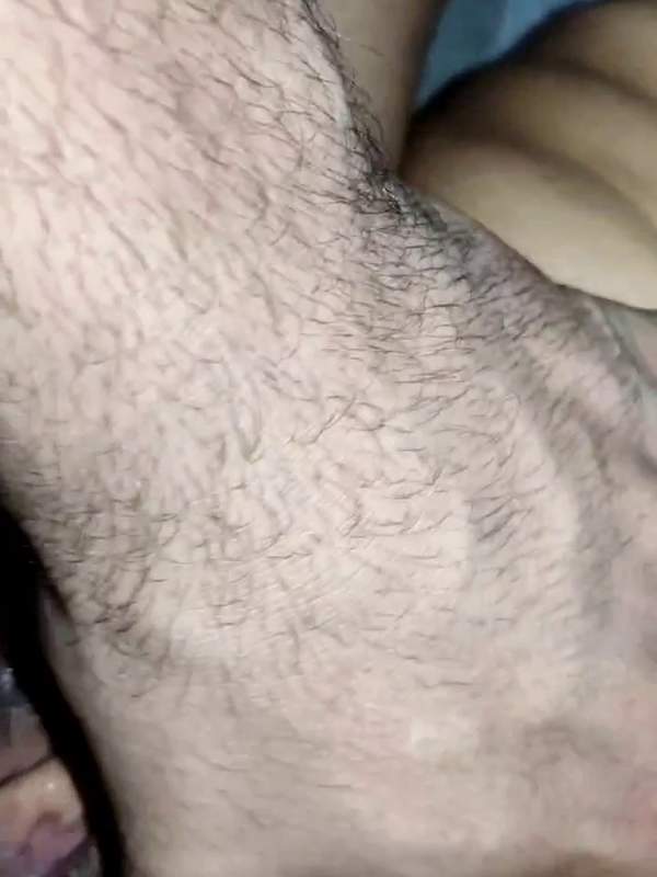 Brünette lässt Amateuranalpenetration zu