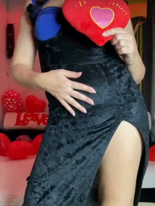 Veronika Růžičková zeigt ihren großen Arsch und Dildo