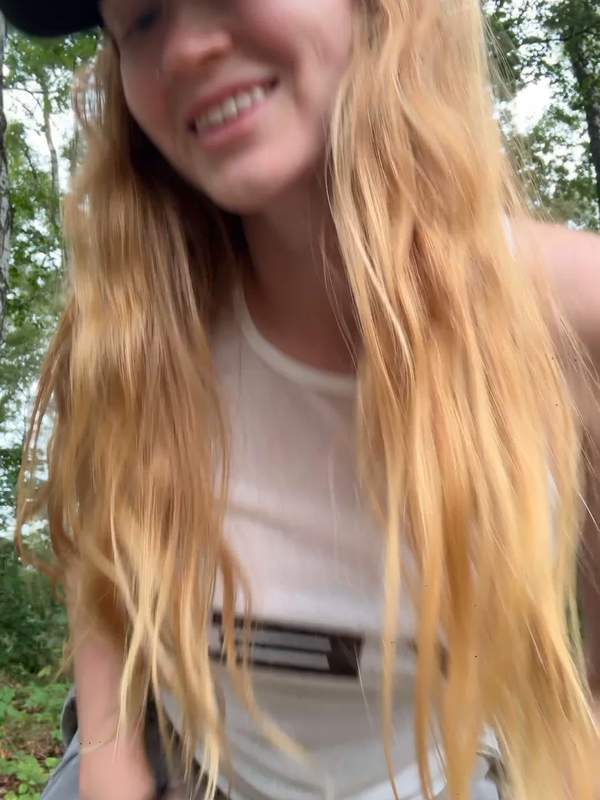 Rothaarige Teenagerin mit Tattoos lässt dich im Gesicht cummen