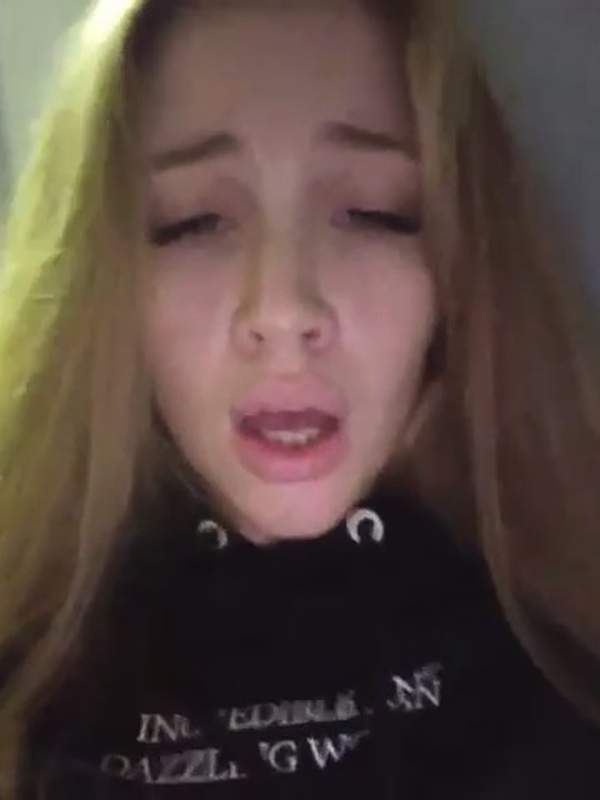 Blonde Russin mit riesigem Arsch weint nach dem Sex