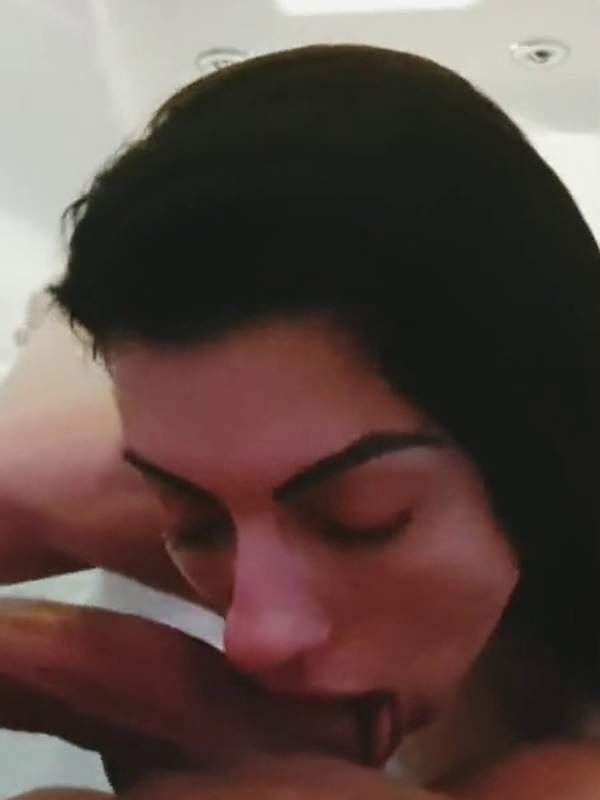 Ise_mah - Brunette in der Badewanne