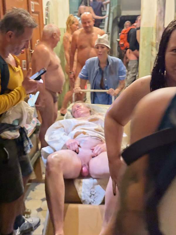 Kranpflegerin fängt Vaginaler Vorfall im Chaos