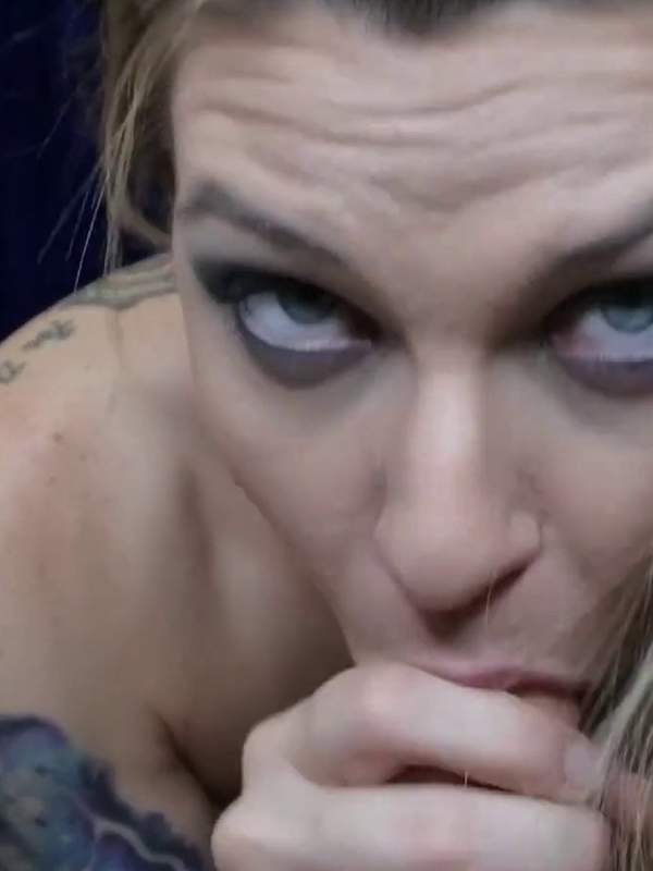 BUST IT DILDO - Lass dich bis zum Durchgehen blasen