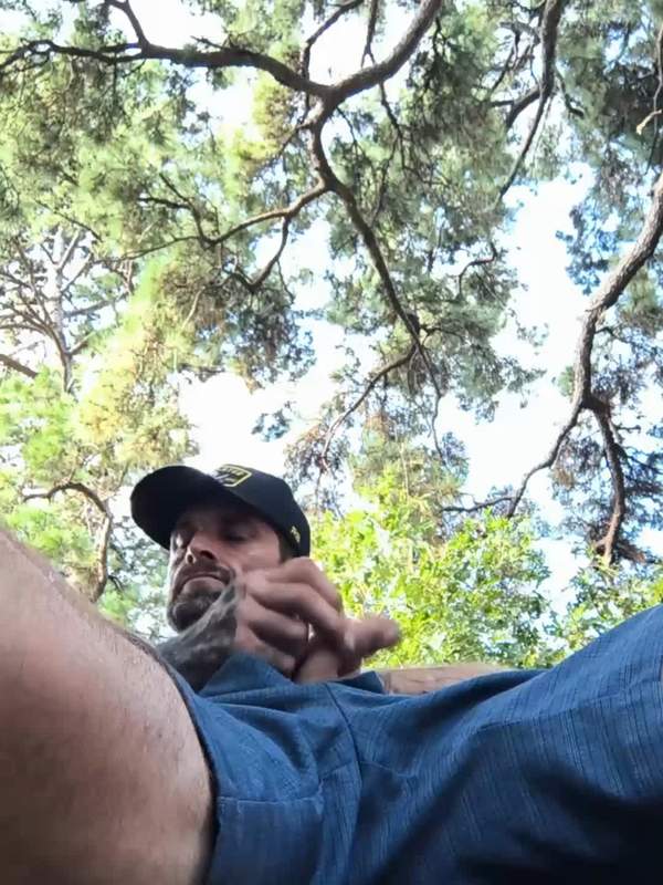 Amateurin wisch sich mit großem Schwanz