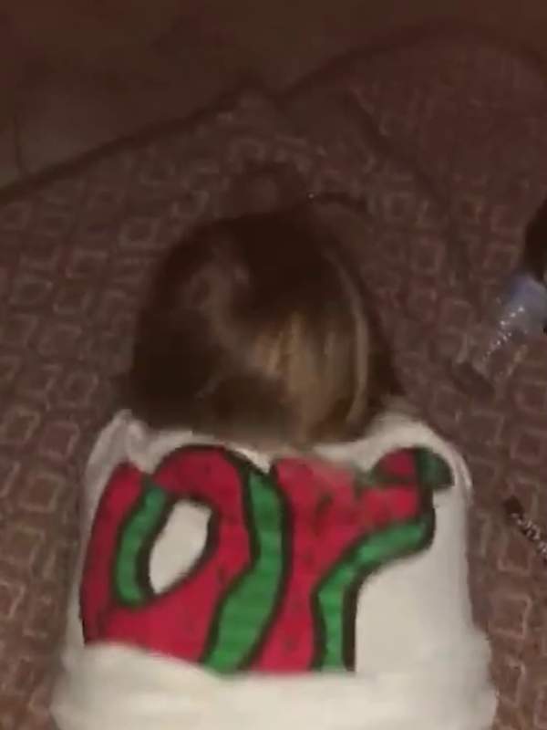 Amateur Teen macht rau Doggystyle und tropft