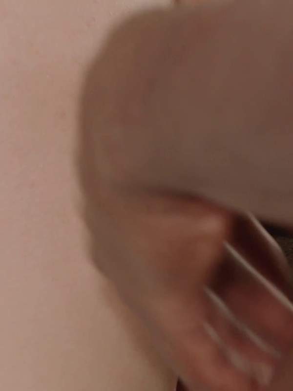 Amateur Teen wird von Schwarzer Stute im Anal gefickt