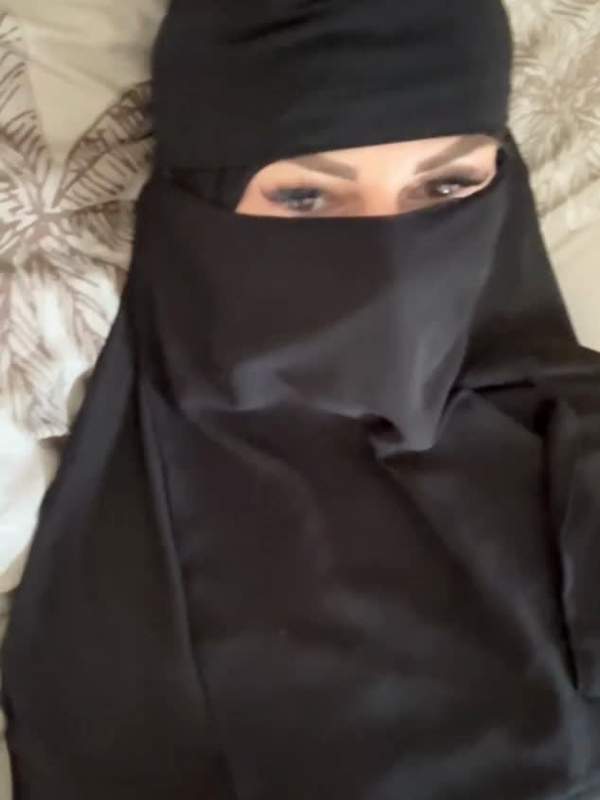 Jasmina bittet um Entfernung der Hosen