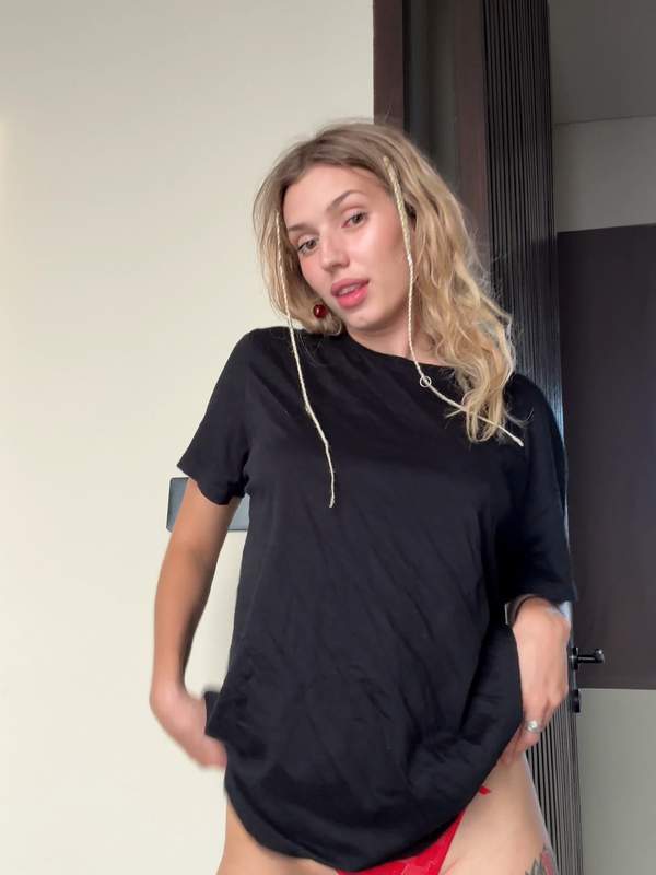 Willst du mich ficken - sexy Teen mit kleinen Titten