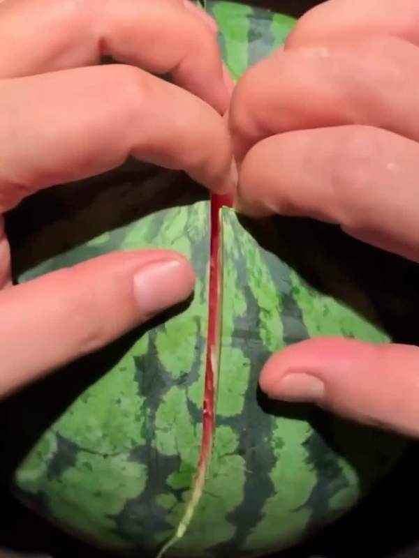 Lateinische Teenie spritzt beim Solo-Spiel