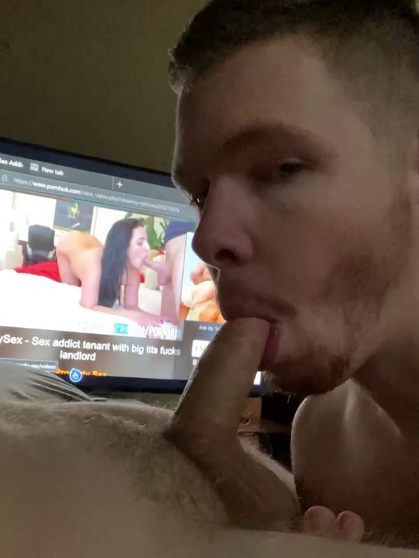 Sie lutscht den dicken Penis des Mannes
