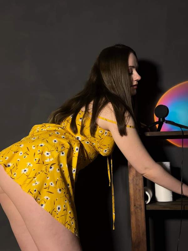 Fantasie - Mutter spielt mit ihrem Schwanz