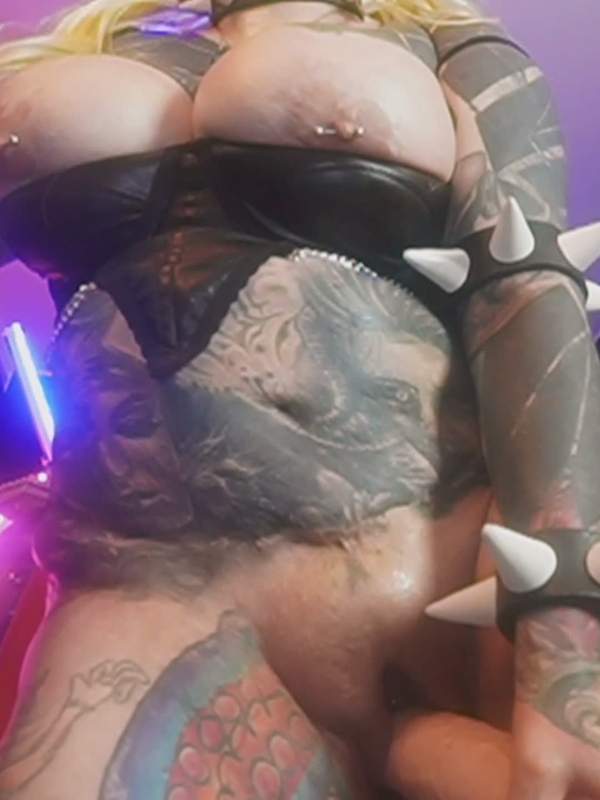 Dieser dicke Dildo macht mich geil