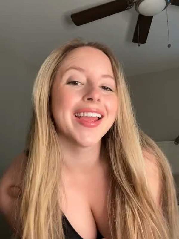 OnlyFans - MILF mit großen Titten und Arsch